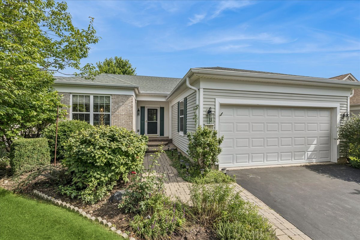 13802 Chestnut Lane, Huntley IL 60142