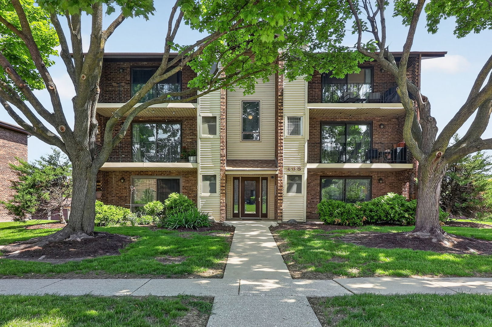 468 Valley Drive Unit 300, Naperville IL 60563