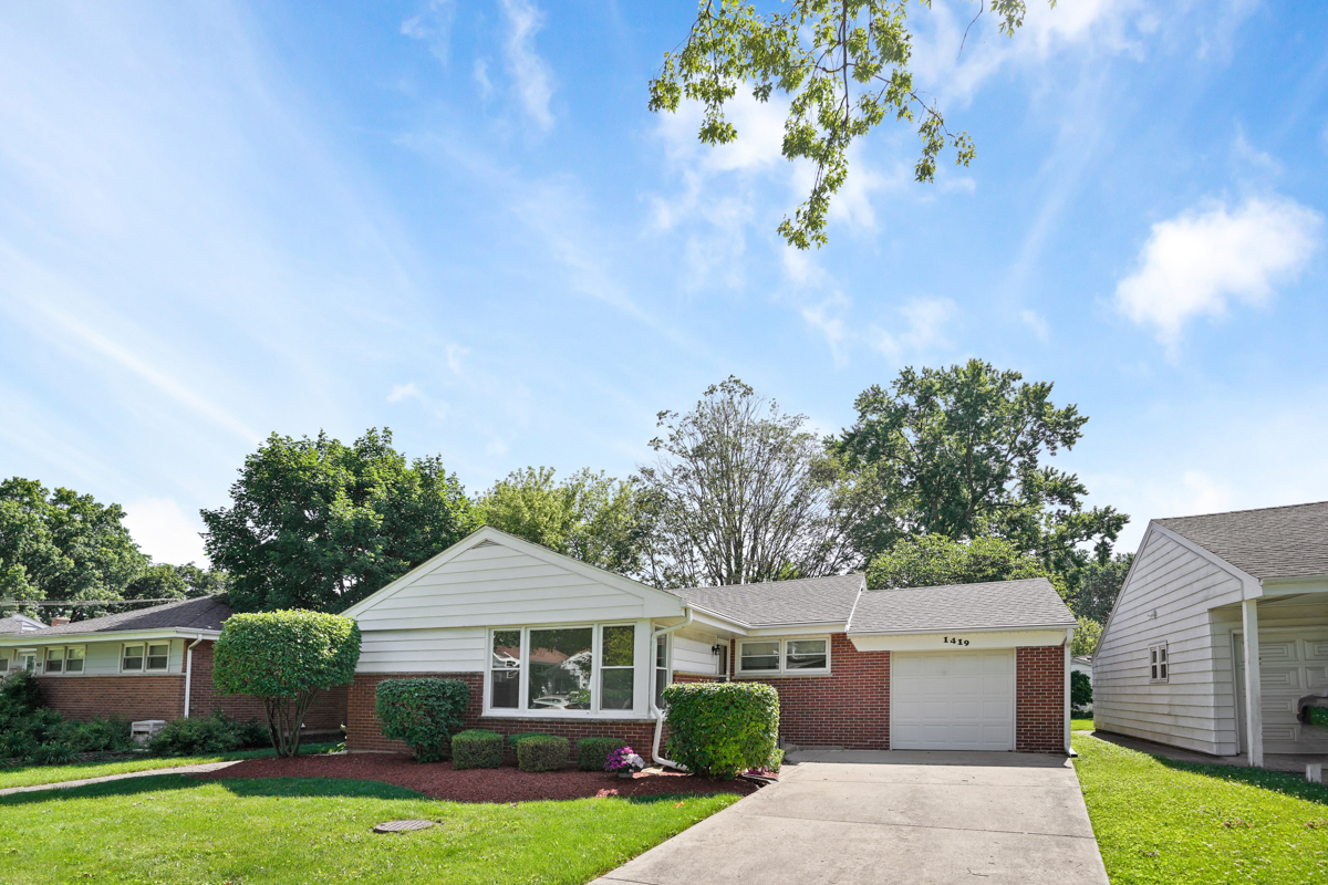 1419 W Saint James Place, Arlington Heights IL 60005