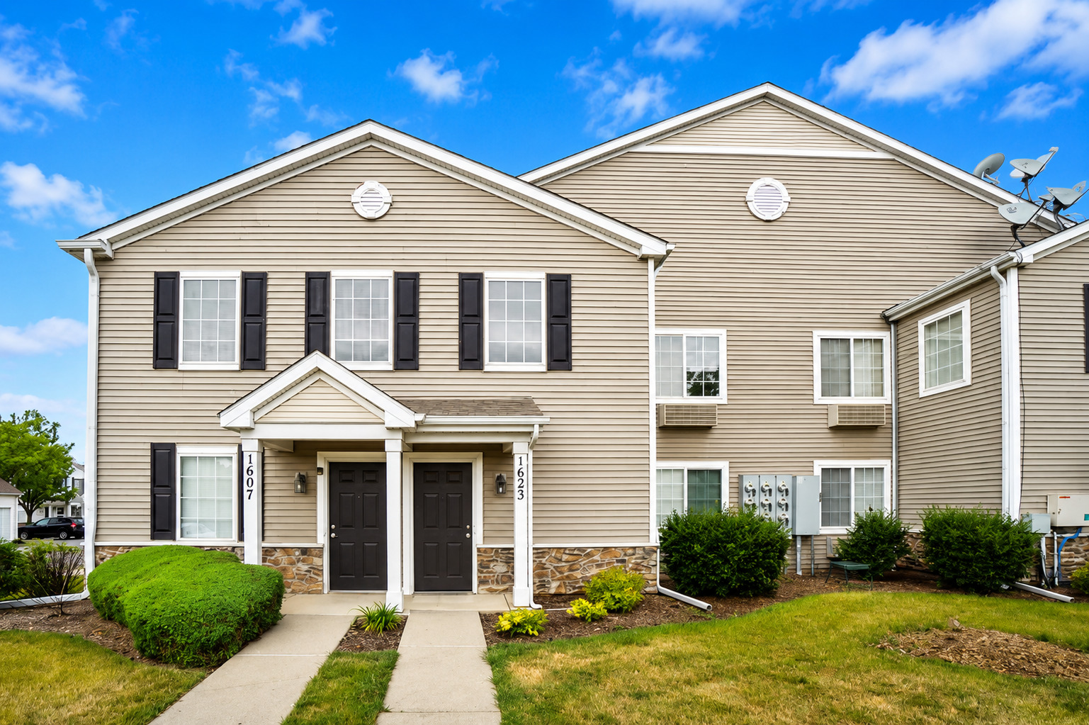 1623 Silverstone Drive Unit 1623, Carpentersville IL 60110