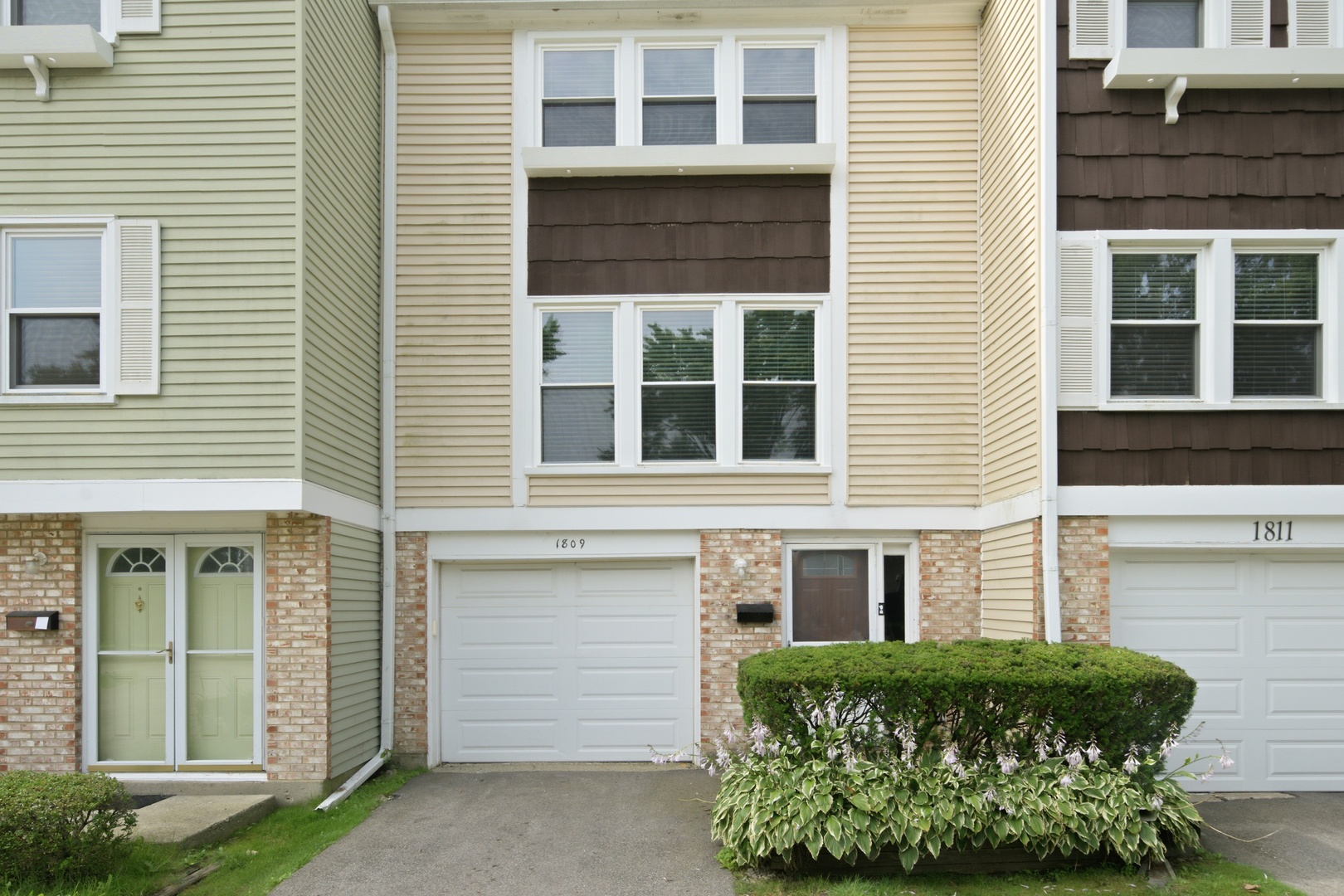 1809 Dumont Lane, Schaumburg IL 60194
