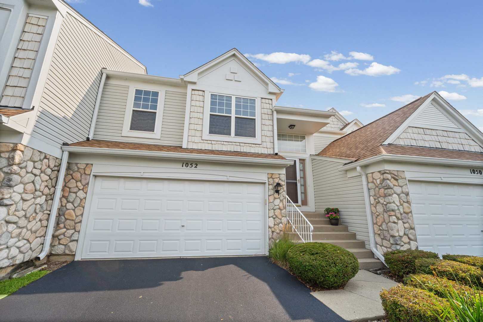1052 Delta Drive Unit 1052, Elgin IL 60123