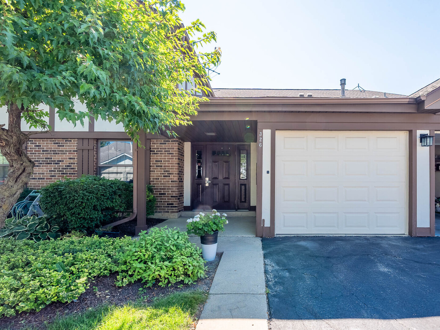 326 Woodbury Court Unit C2, Schaumburg IL 60193