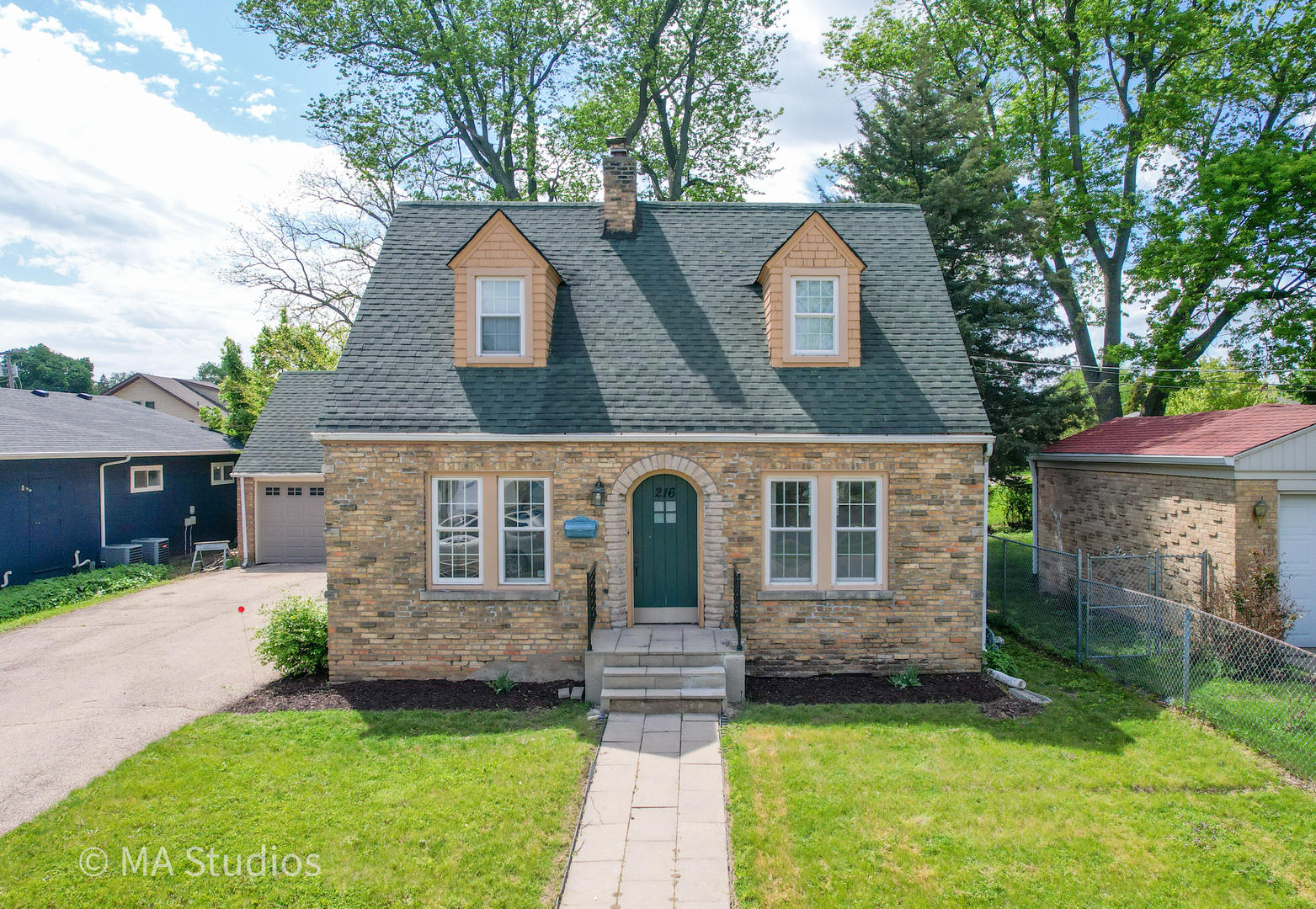 216 Wilcox Avenue, Elgin IL 60123