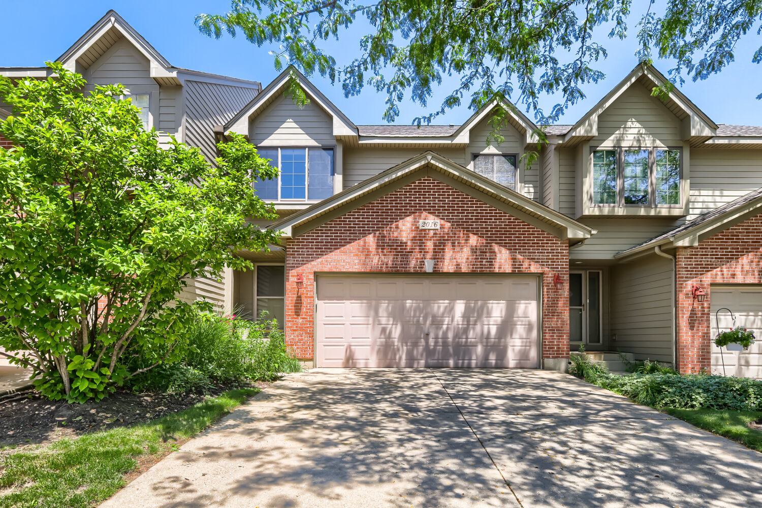 2016 Jeffrey Lane Unit 2016, Elgin IL 60123