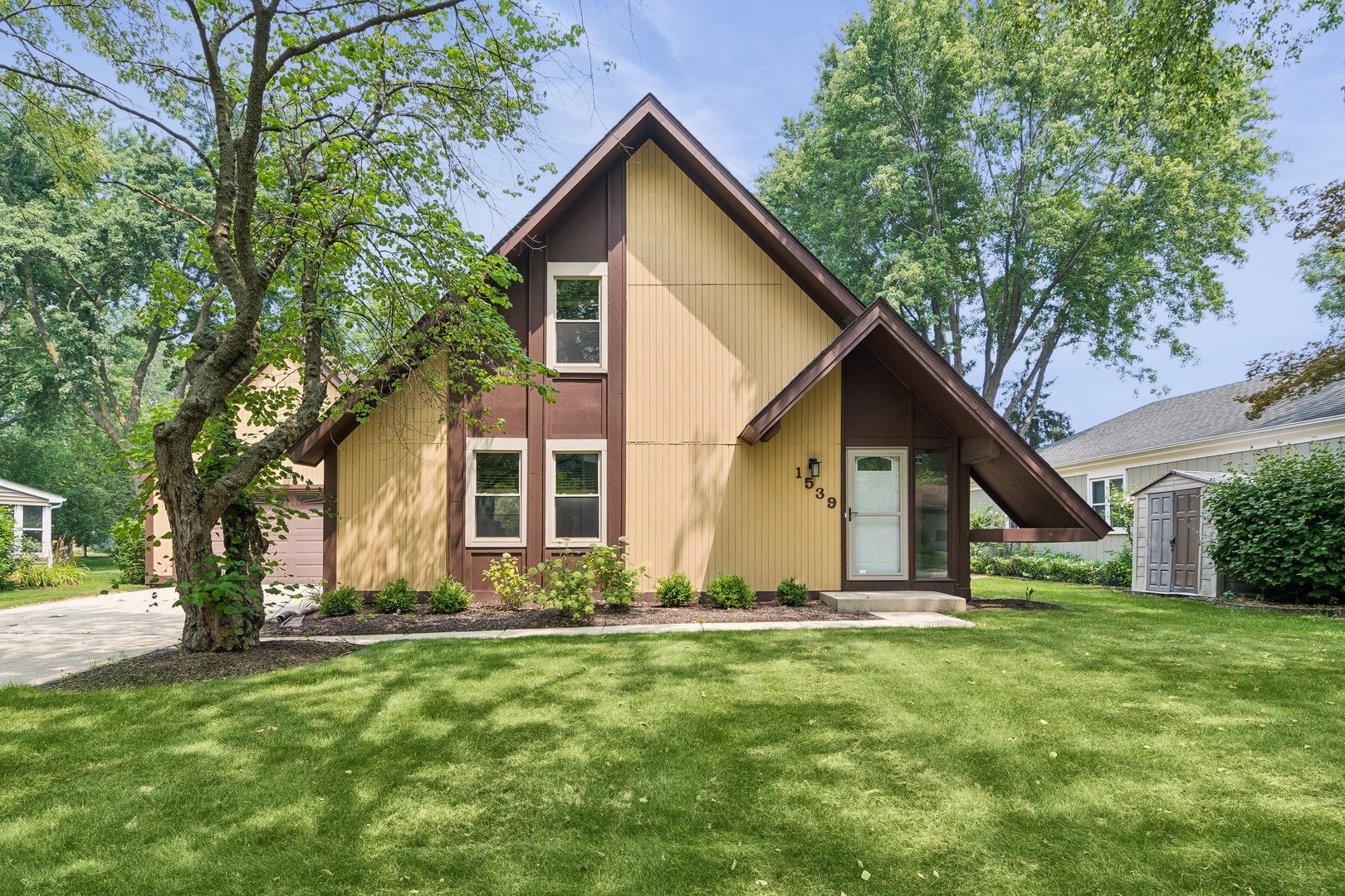 1539 Foxhill Road, Naperville IL 60563