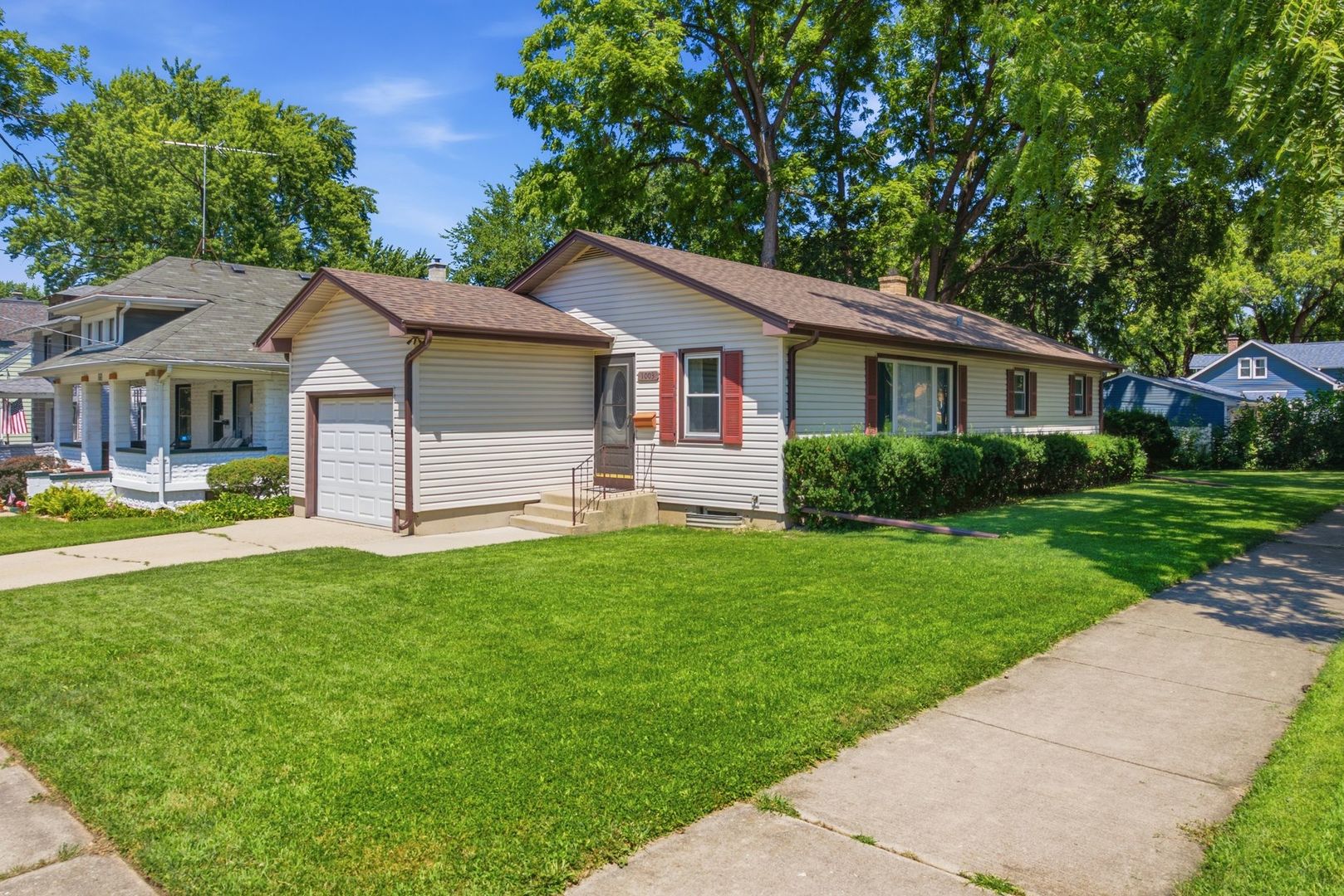 1003 BELLEVUE Avenue, Elgin IL 60120