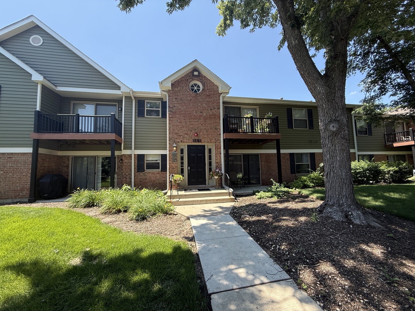 1581 Raymond Drive Unit 103, Naperville IL 60563