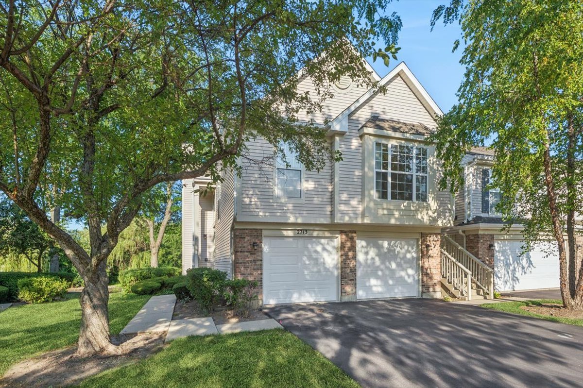 2713 S Embers Lane, Arlington Heights IL 60005