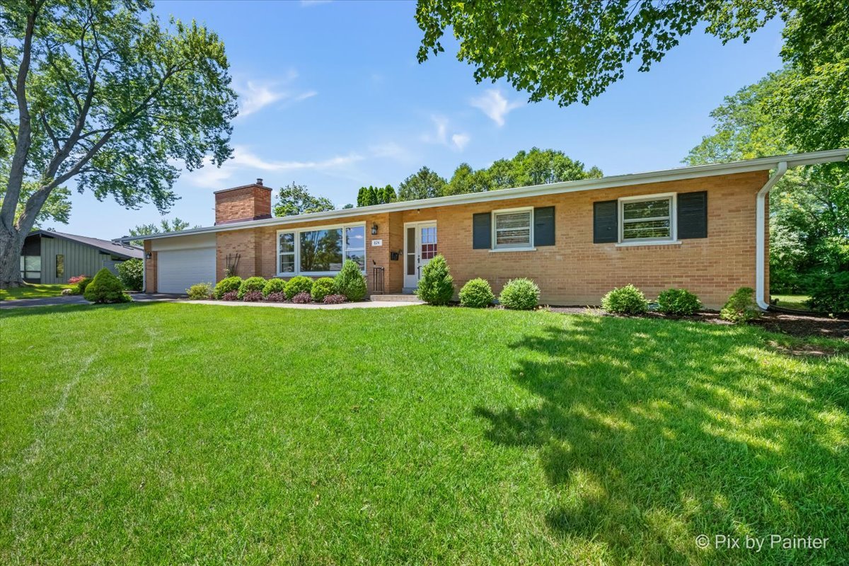 824 Skyline Drive, Barrington IL 60010