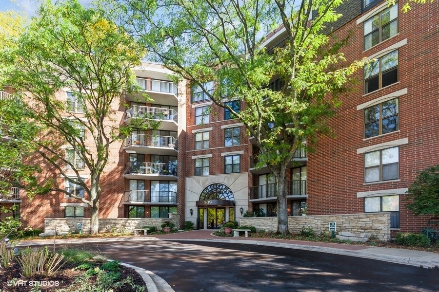 509 Aurora Avenue Unit 108, Naperville IL 60540