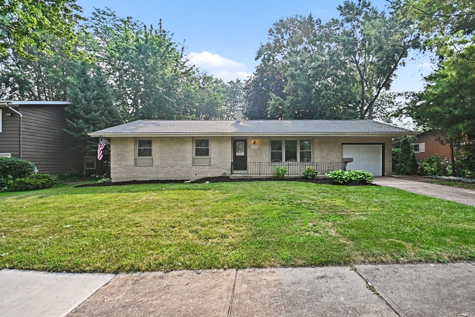 209 Maureen Drive, Elgin IL 60123