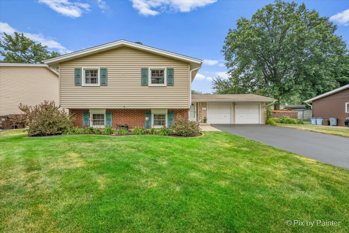 641 Devonshire Lane, Crystal Lake IL 60014