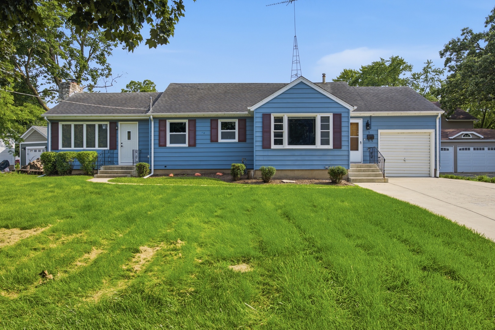 10 Lincoln Avenue, East Dundee IL 60118