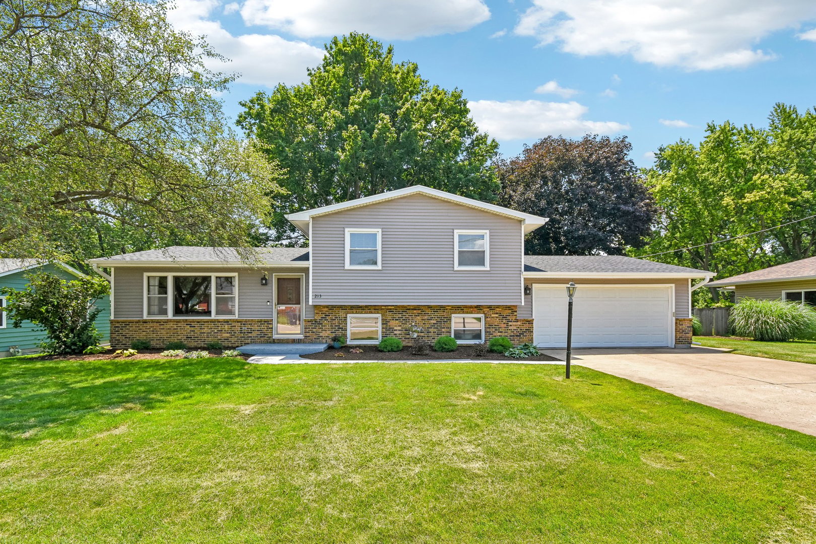 213 E Willow Street, Elburn IL 60119