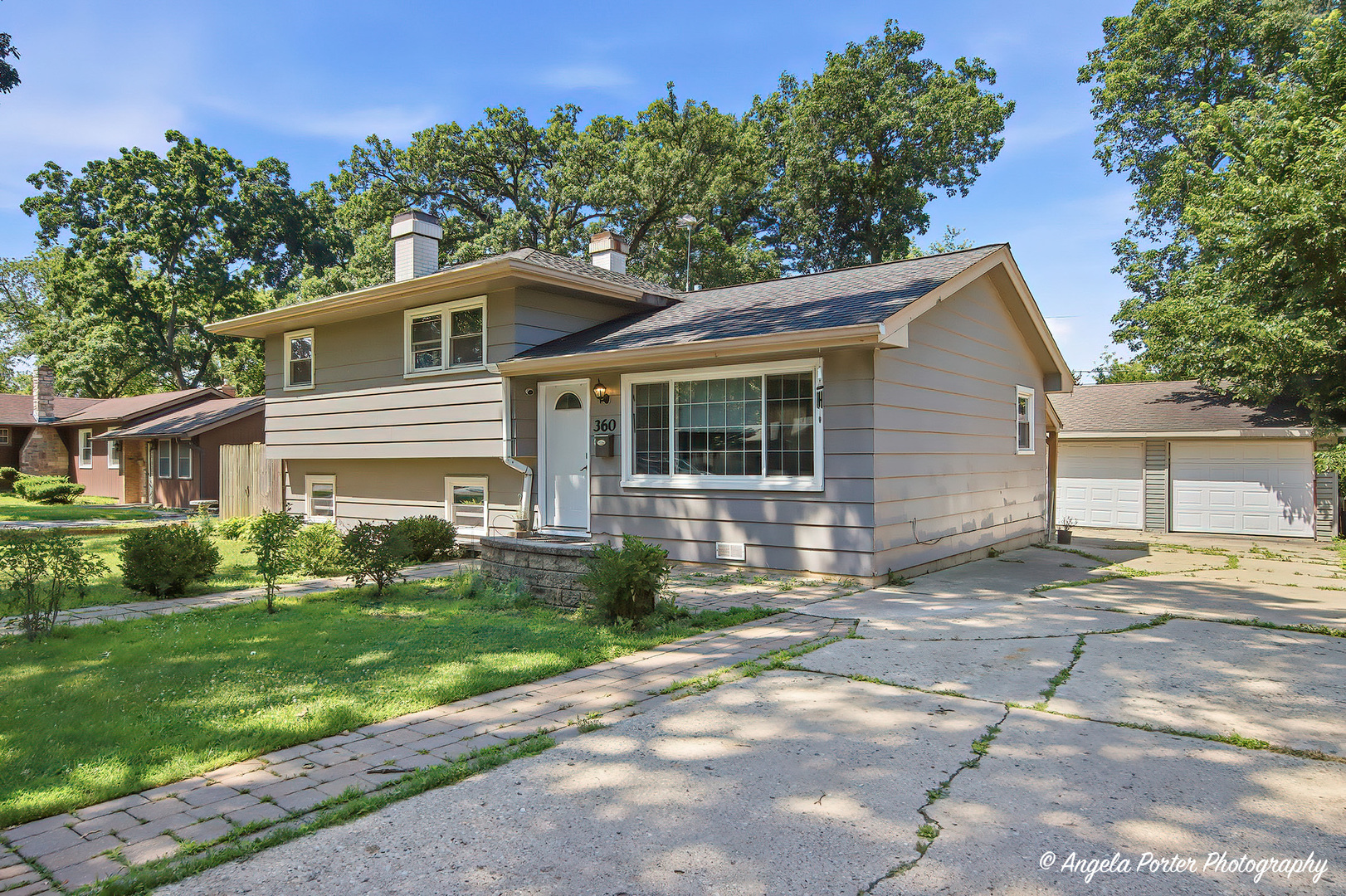 360 Hickory Drive, Crystal Lake IL 60014
