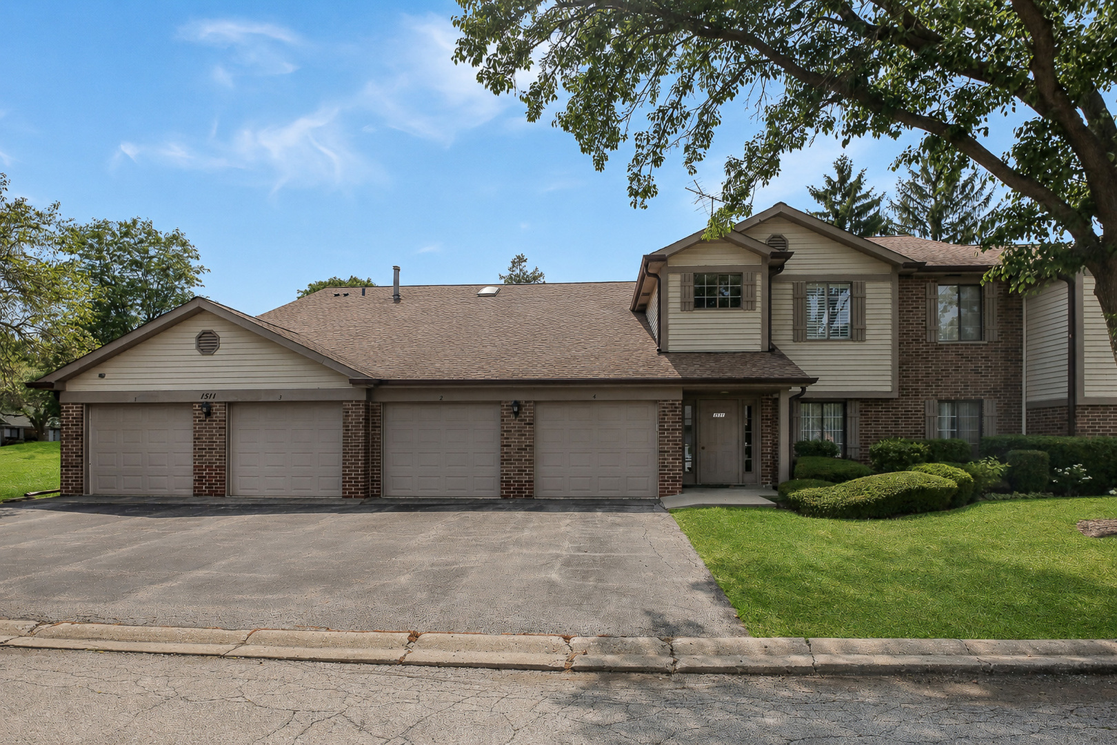 1511 W Pheasant Trail Lane Unit 2, Arlington Heights IL 60004