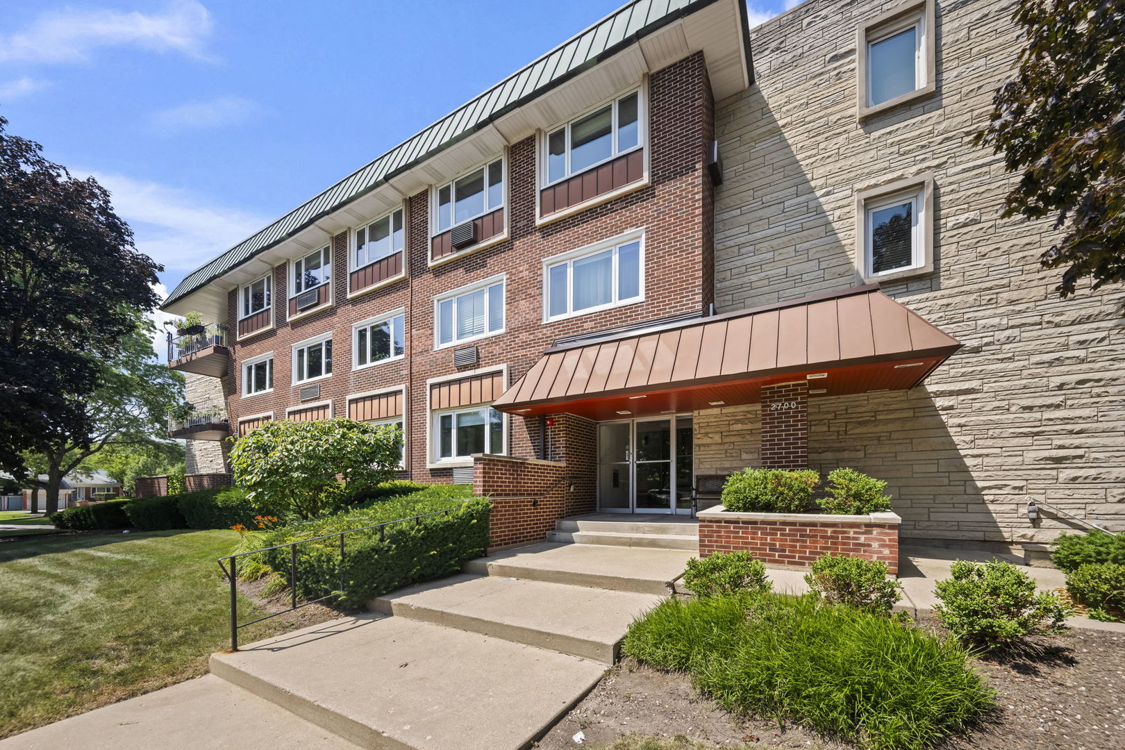 2700 E Bel Aire Drive Unit 203, Arlington Heights IL 60004