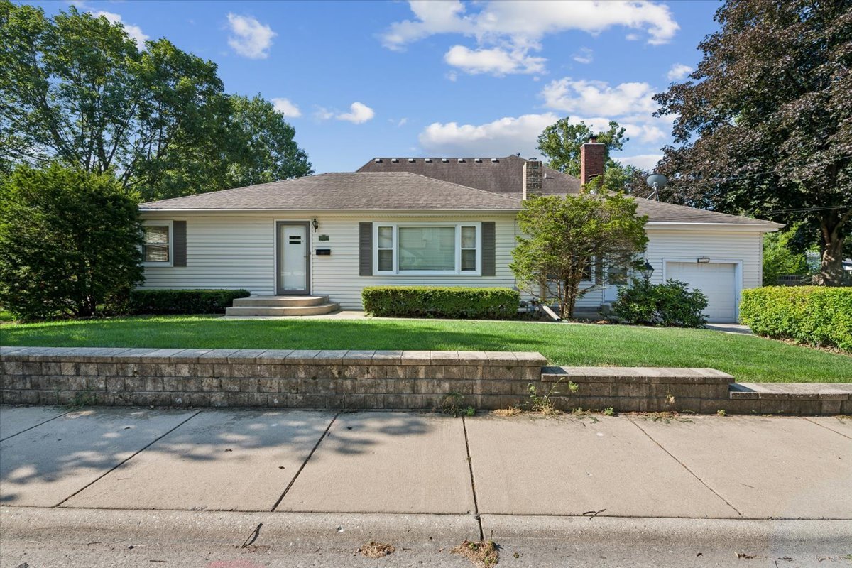 110 W 12th Avenue, Naperville IL 60563