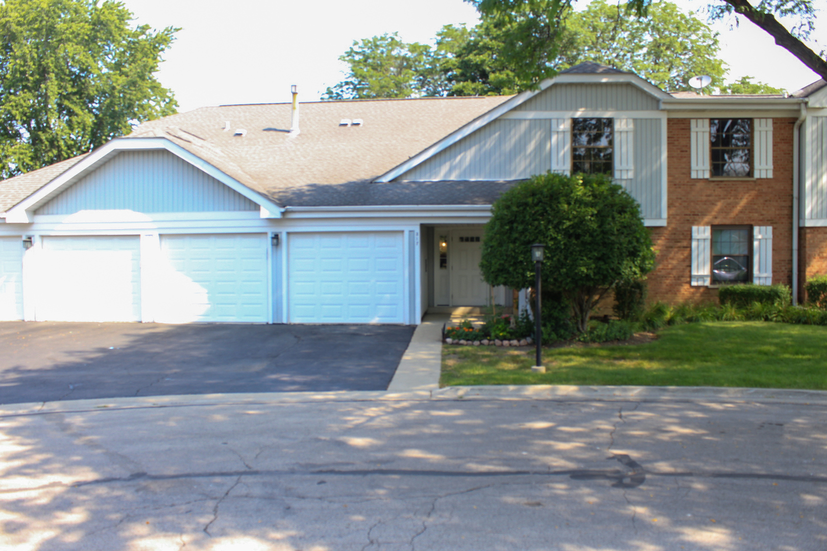 317 Woodbury Court Unit B2, Schaumburg IL 60193