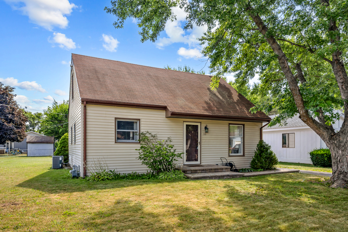 33 Woodbine Drive, Crystal Lake IL 60014