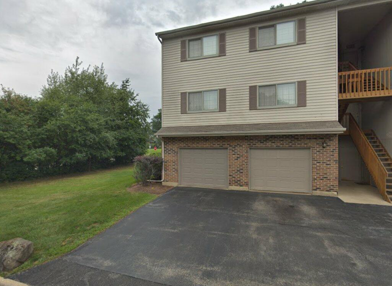 607 BUCKSKIN Lane Unit 607, Carpentersville IL 60110