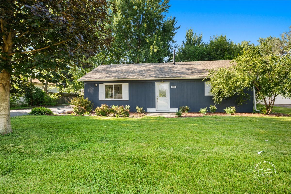 34W759 N JAMES Drive, St. Charles IL 60174