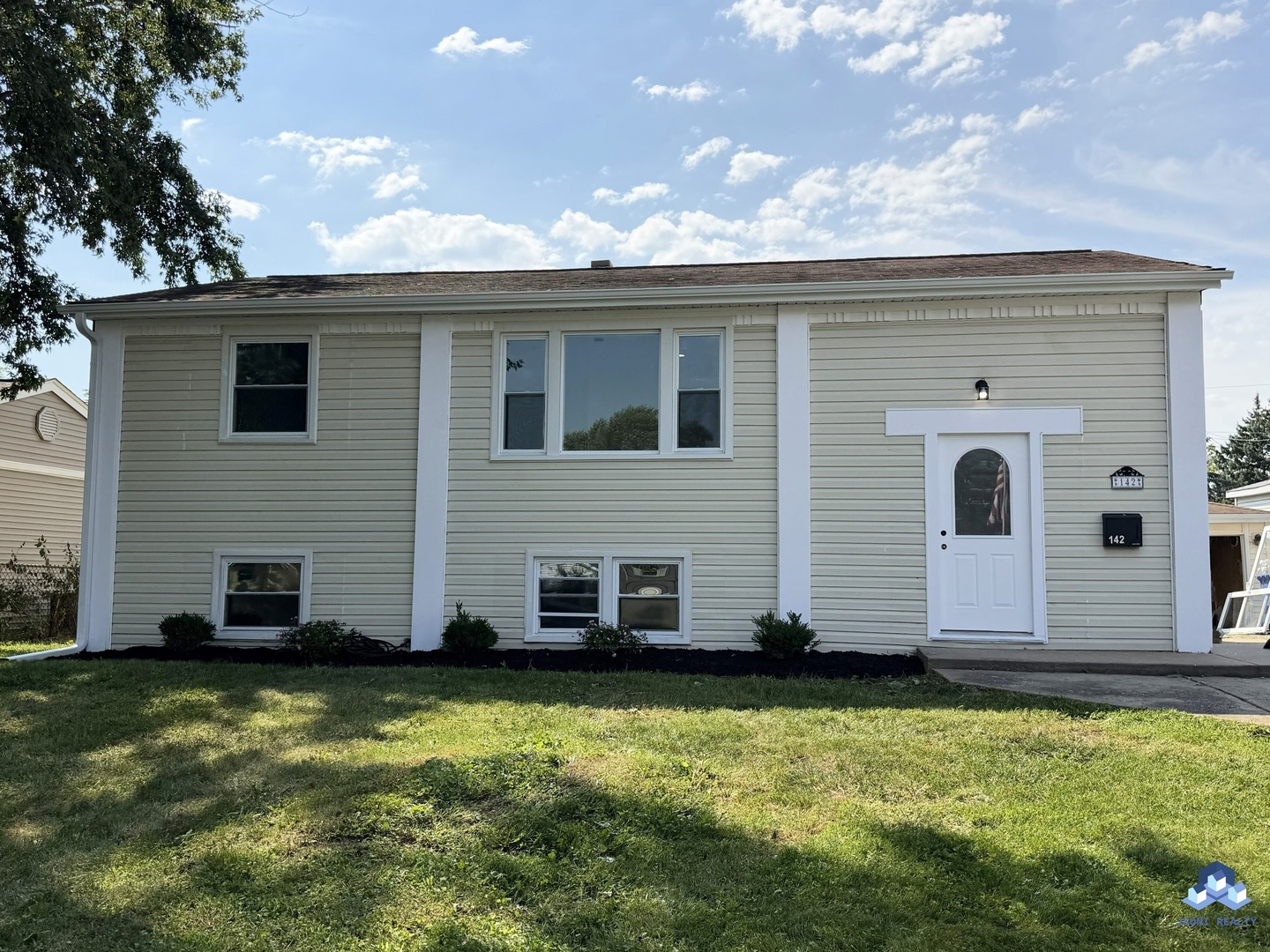 142 Adobe Circle, Carpentersville IL 60110