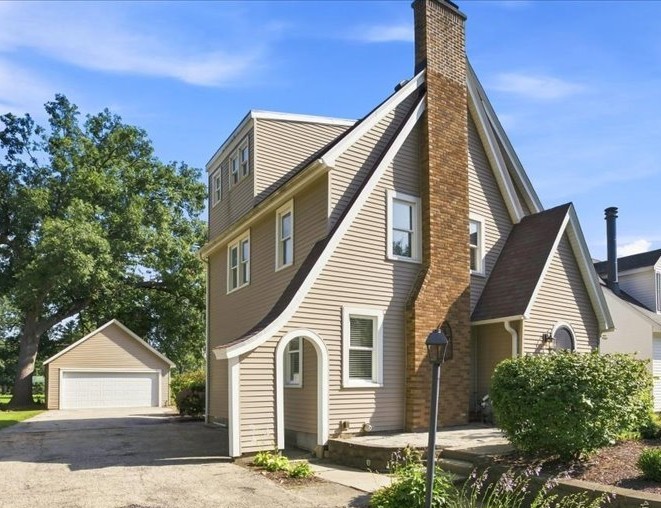 321 Woodward Avenue, Geneva IL 60134