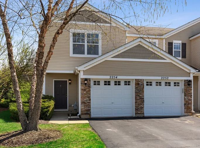 2254 Flagstone Lane, Carpentersville IL 60110