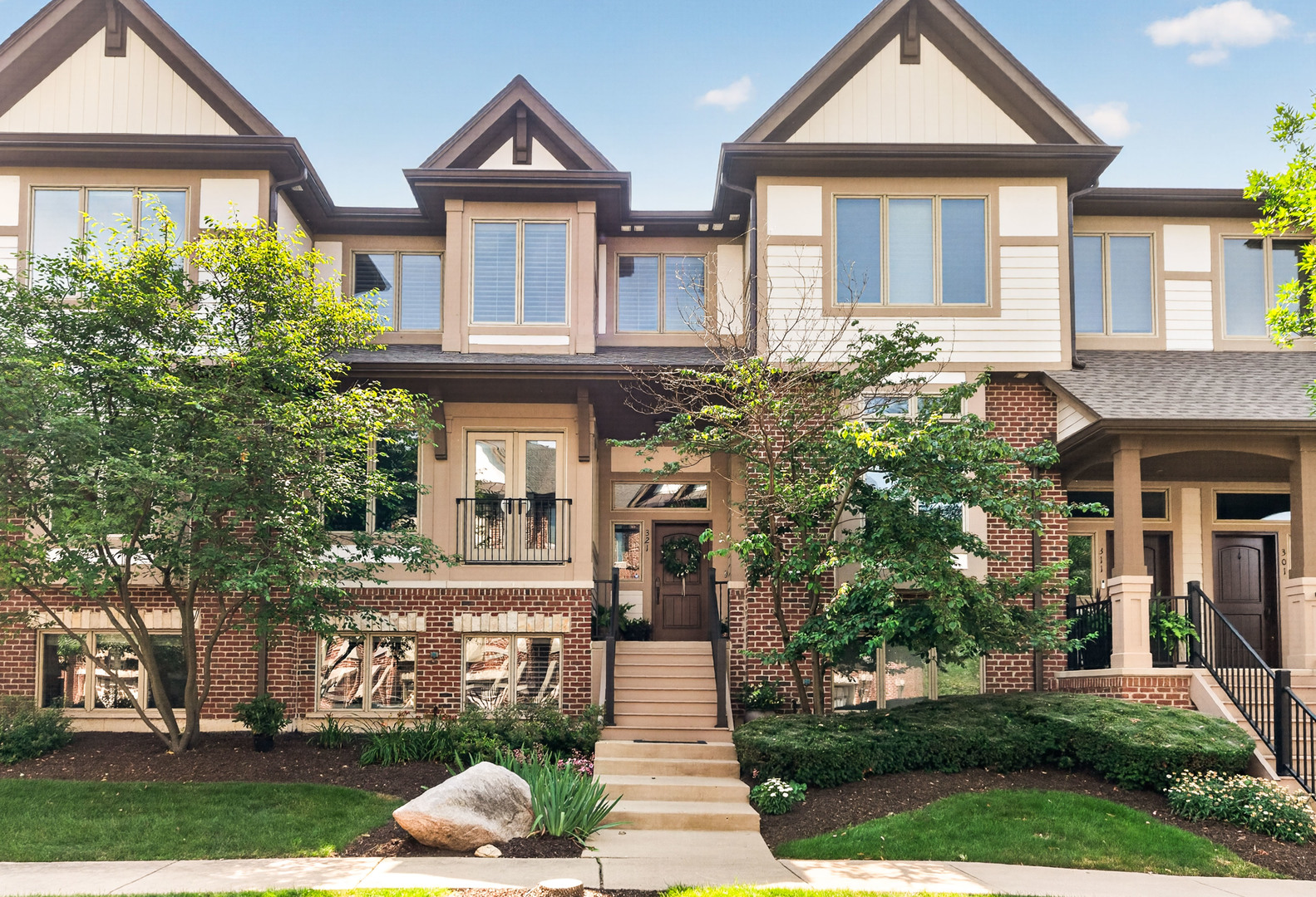 321 Brownstone Drive, St. Charles IL 60174