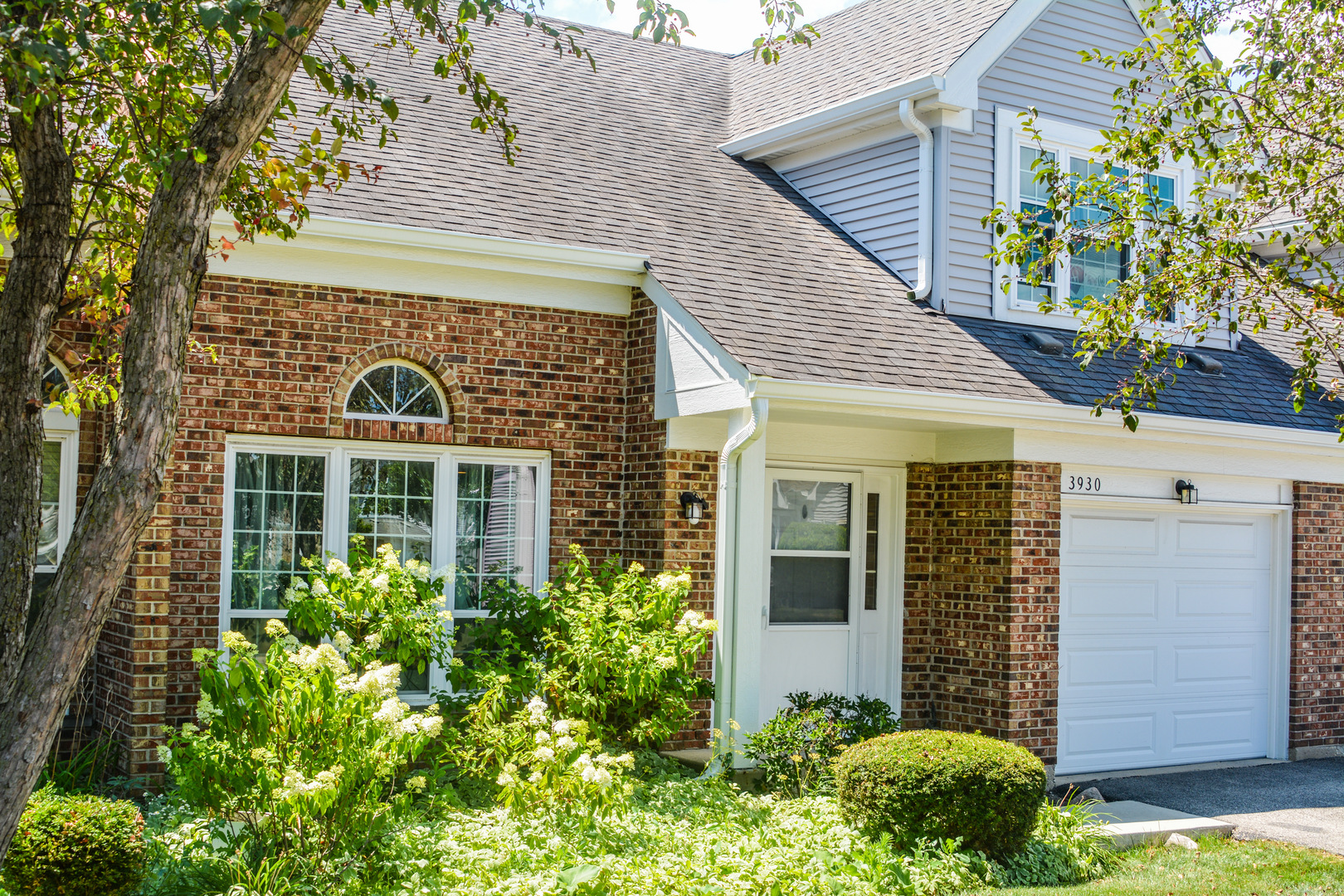 3930 Newport Way, Arlington Heights IL 60004