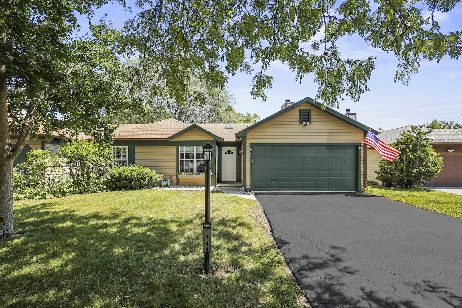 1744 Ranchview Drive, Naperville IL 60565