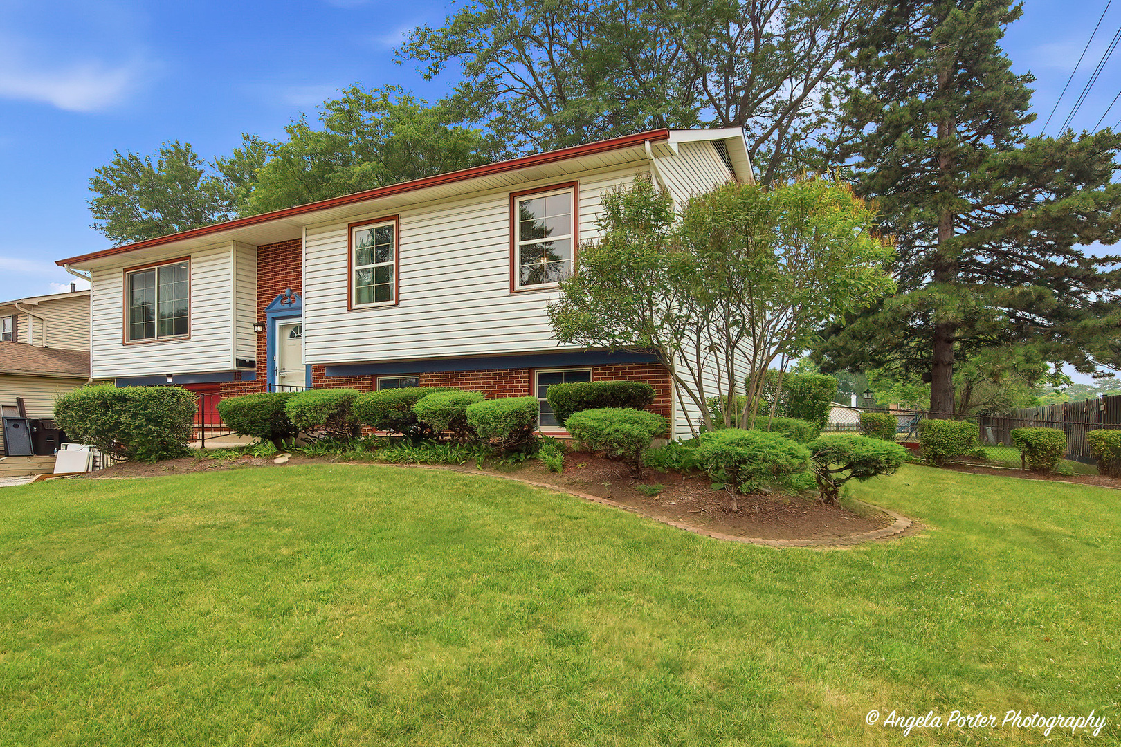 15 Old Mill Grove Road, Lake Zurich IL 60047