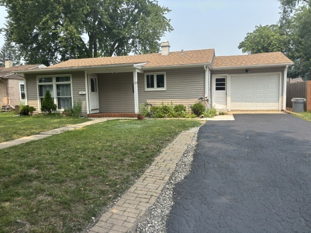 22 Meadowlark Lane, Carpentersville IL 60110