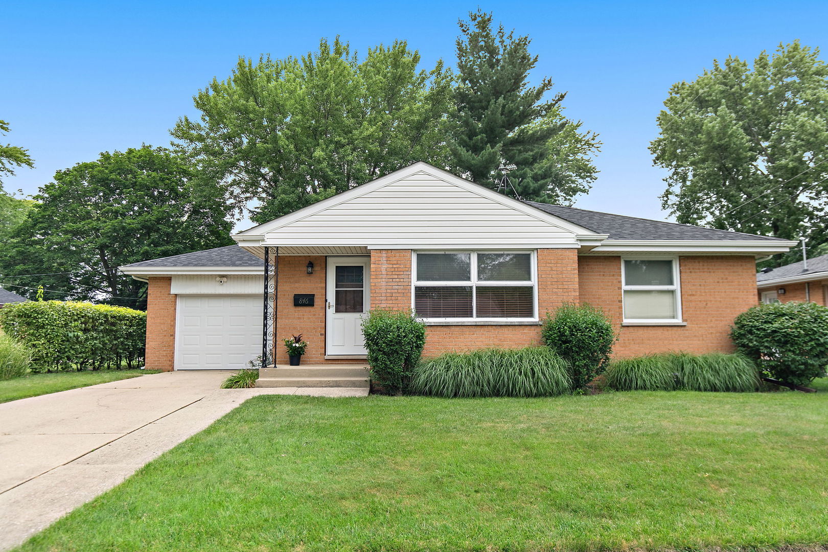 846 Sioux Drive, Elgin IL 60120
