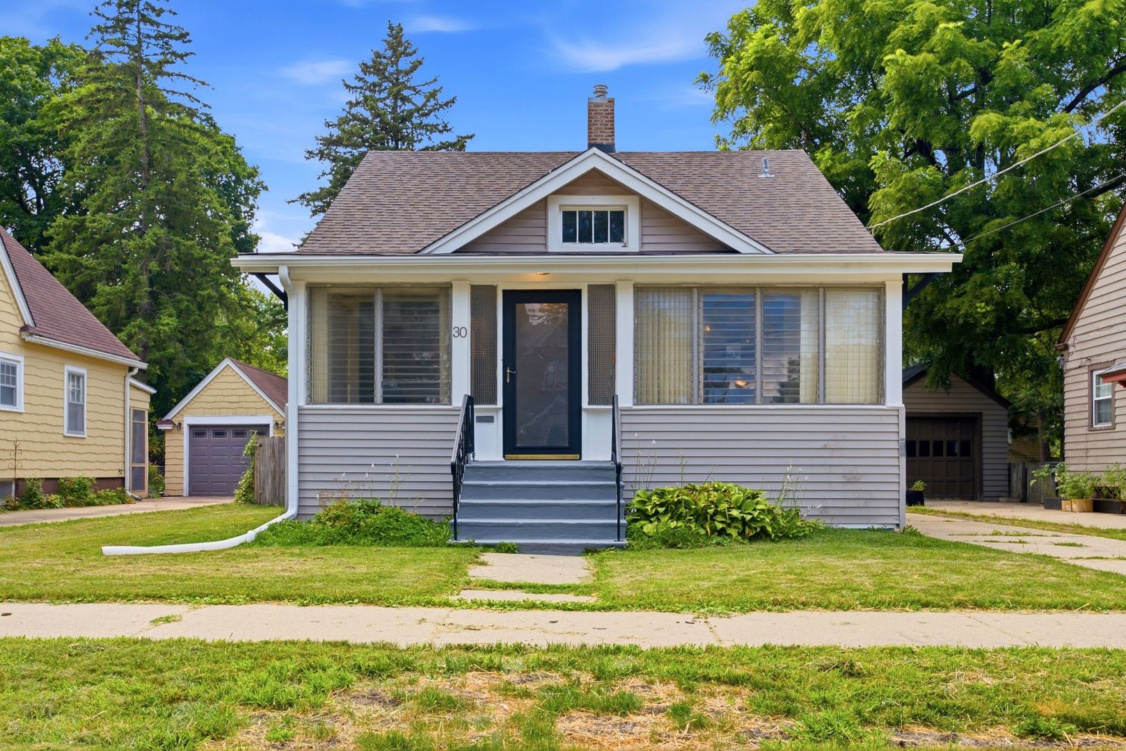 30 S Commonwealth Avenue, Elgin IL 60123