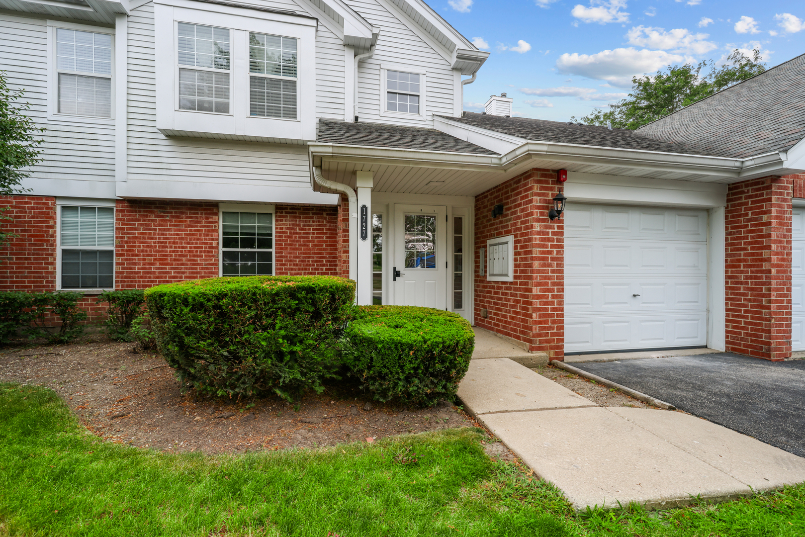 1727 W Hawkes Street Unit 8, Arlington Heights IL 60004