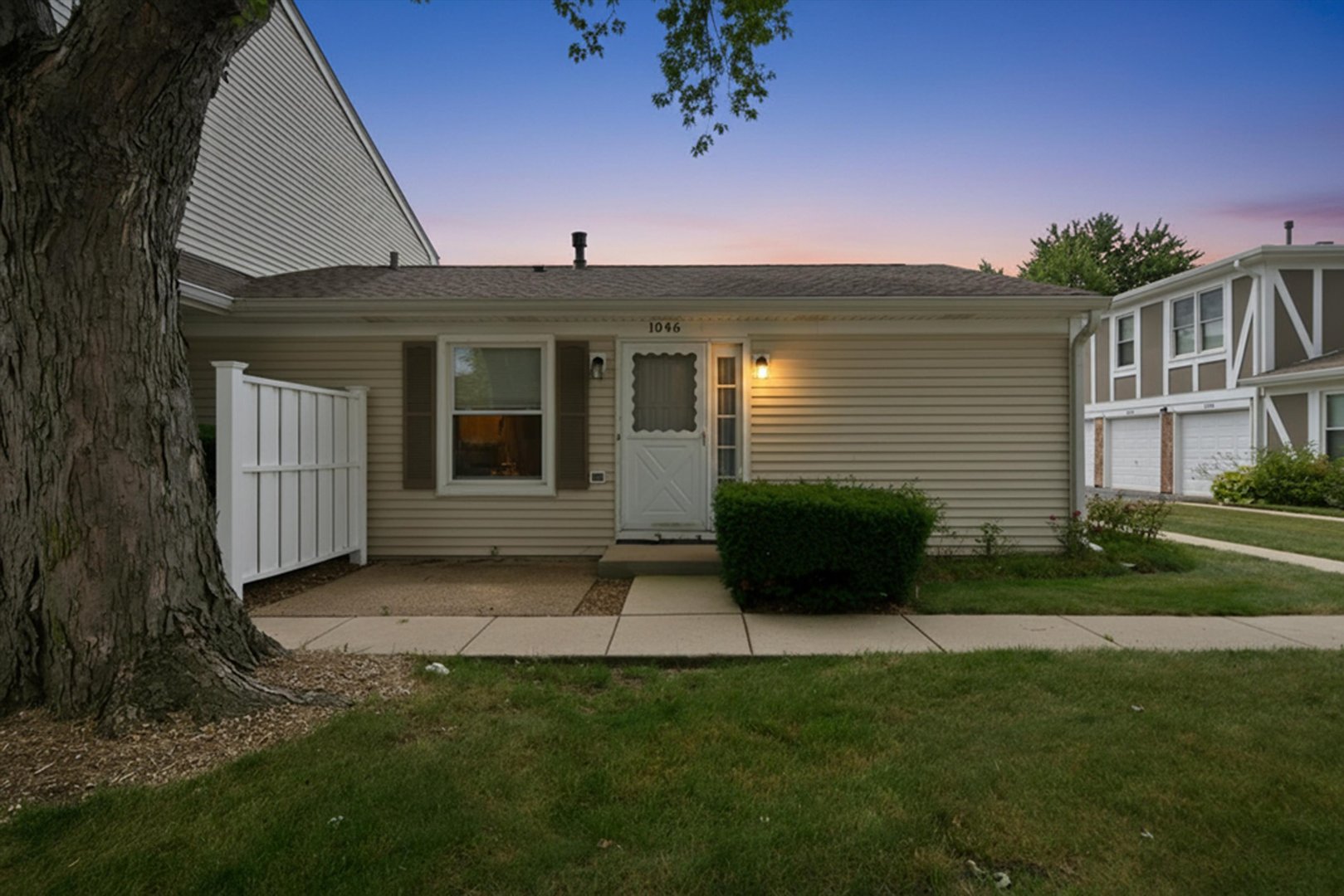 1046 Hampton Harbor Unit 1046, Schaumburg IL 60193