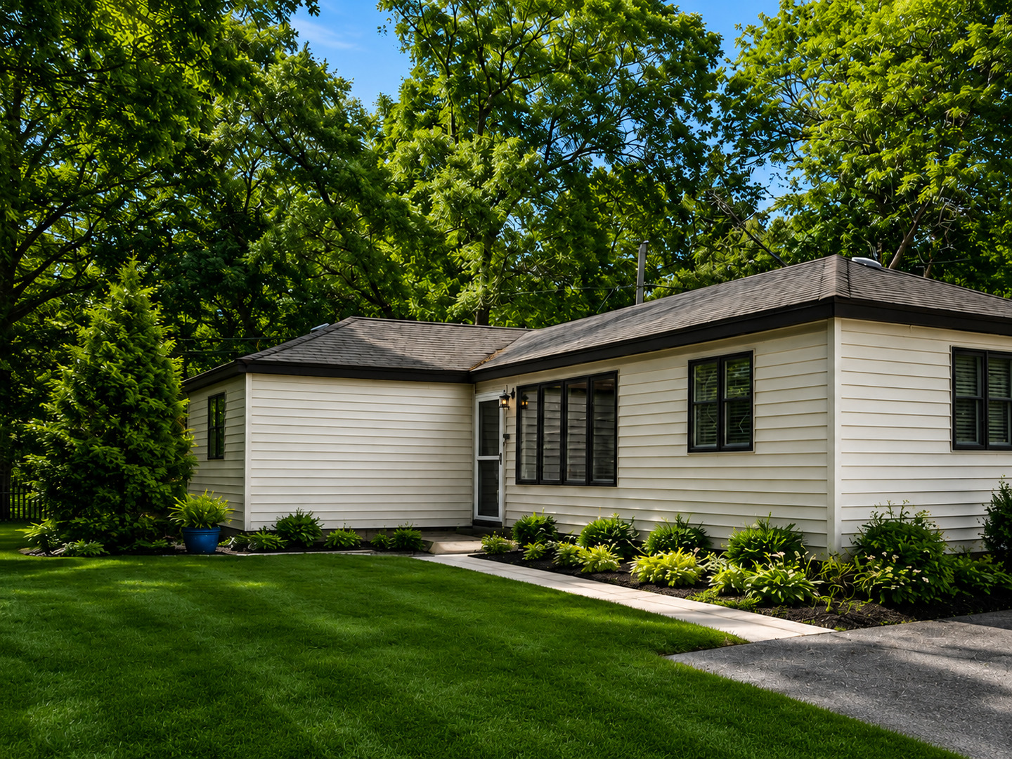 24 John Street, Crystal Lake IL 60014