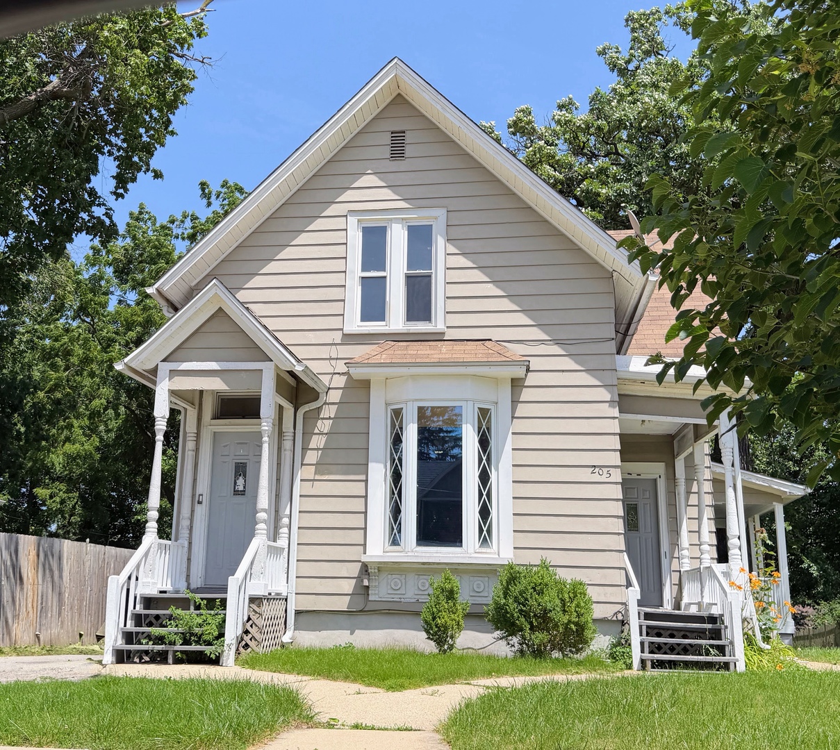 205 Perry Street, Elgin IL 60123