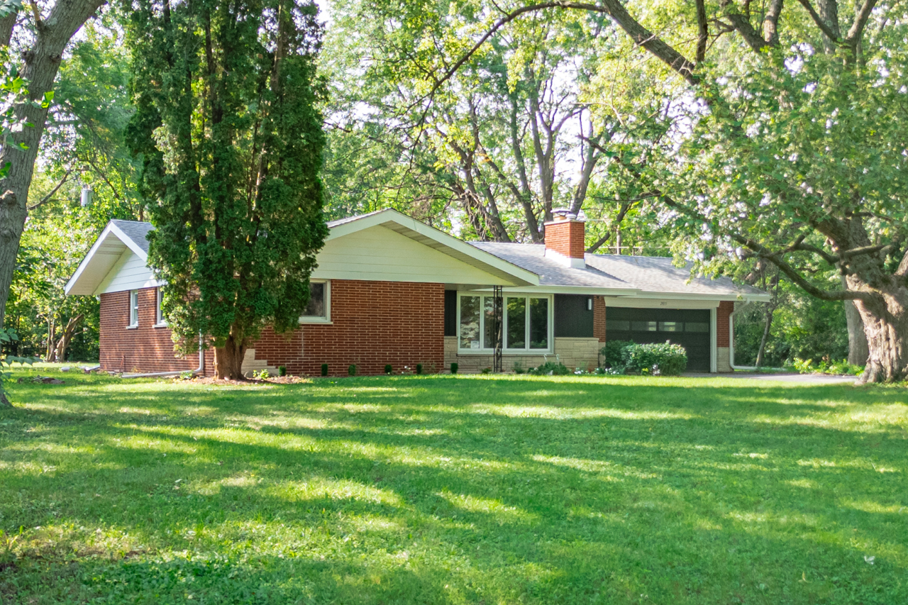 2815 Skyline Drive, Crystal Lake IL 60012