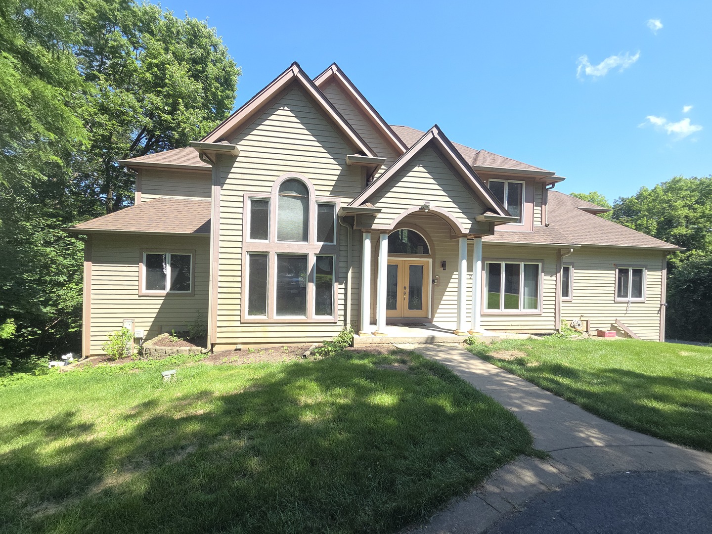 2 Echowood Drive, Algonquin IL 60102