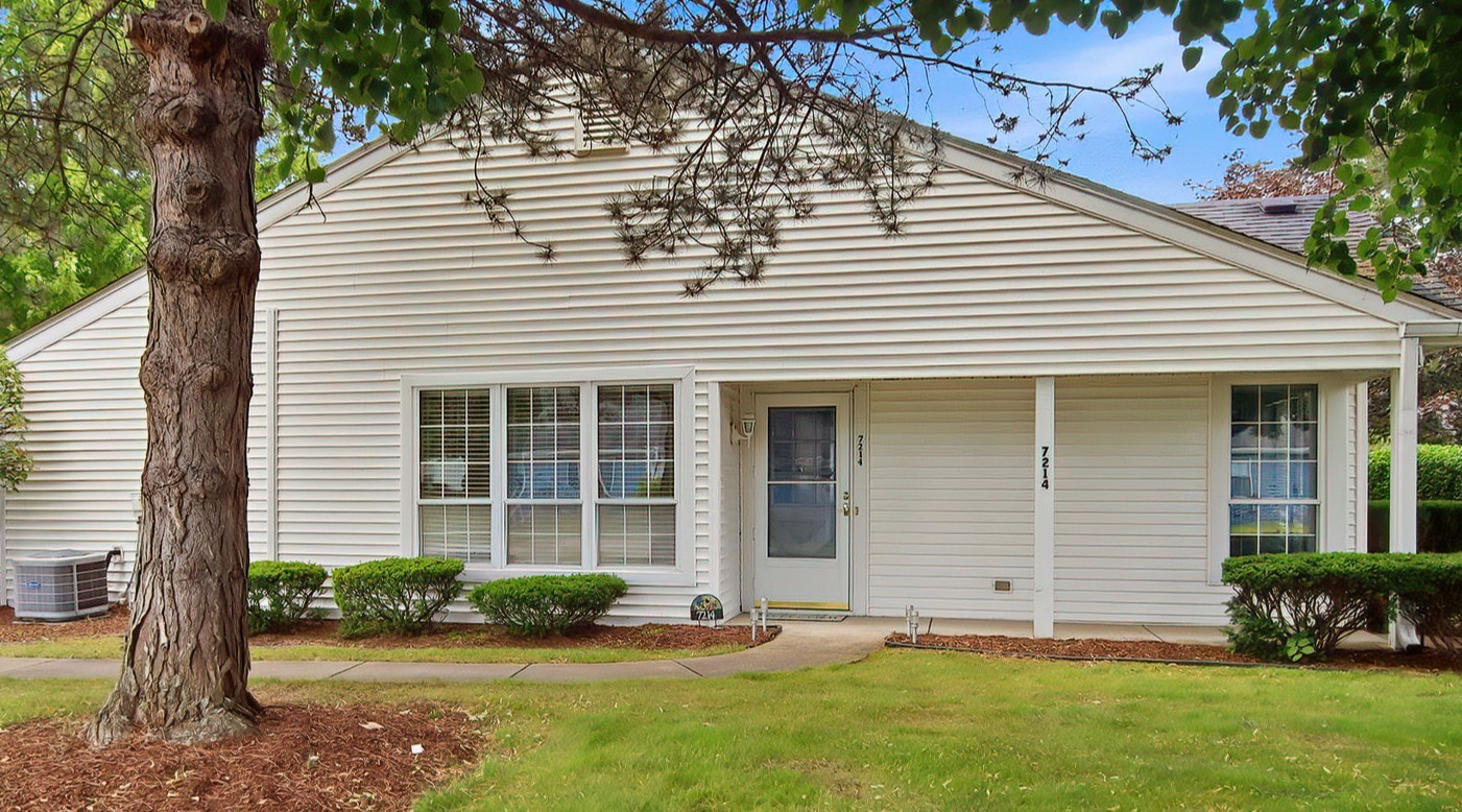 7214 Wheaton Lane Unit 347, Fox Lake IL 60020