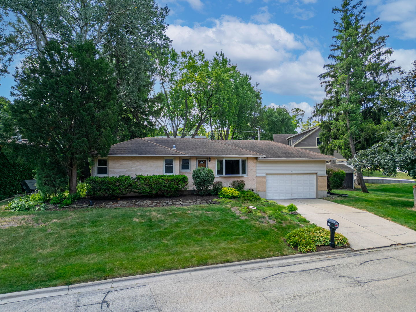 508 Oak Drive, East Dundee IL 60118