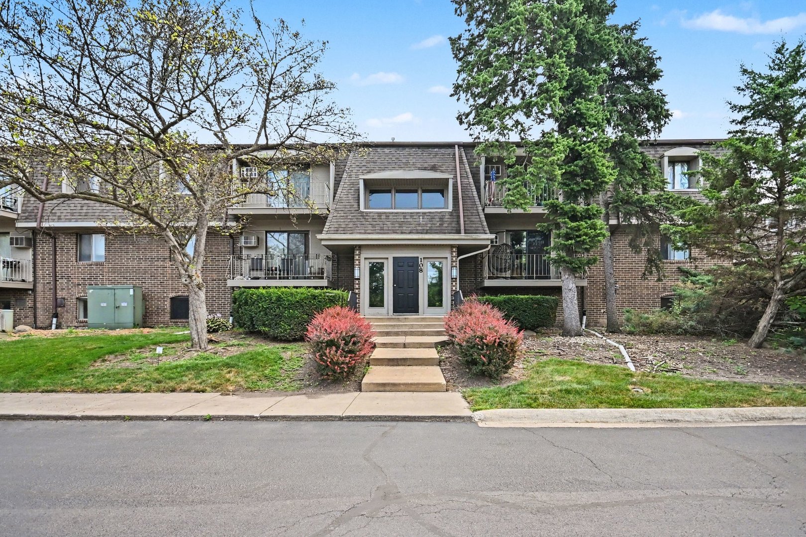 108 E BAILEY Road Unit B, Naperville IL 60565