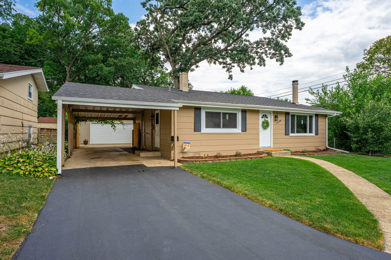 1226 Grant Drive, Carpentersville IL 60110
