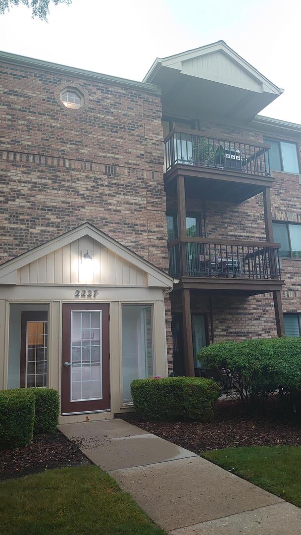 2227 W Nichols Road Unit E, Arlington Heights IL 60004