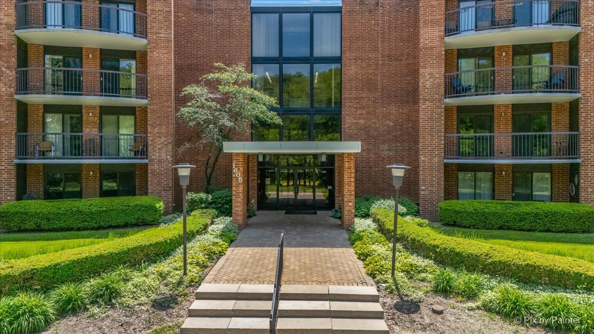 1605 E Central Road Unit 301A, Arlington Heights IL 60005