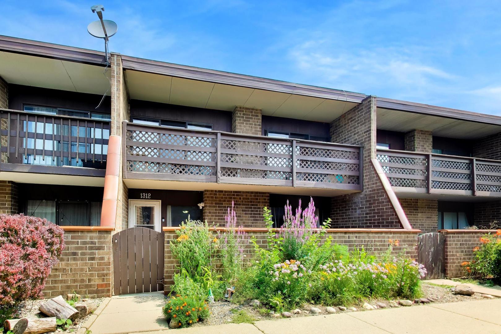 1312 Kenneth Circle, Elgin IL 60120
